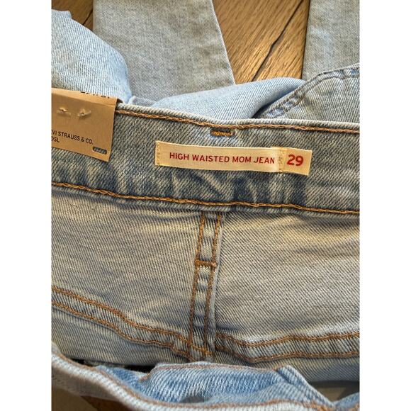 Levi's Women's No Joke Light Wash High Waisted Tapered Leg Mom Jeans Size 29 - Picture 7 of 10